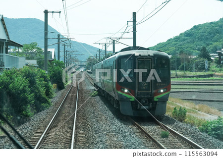 View from the front seat of the lead car on the JR Setouchi Ohashi Line (Okayama-Takamatsu section) View from the front seat of the lead car on the JR Setouchi Ohashi Line (Okayama-Takamatsu section) 115563094