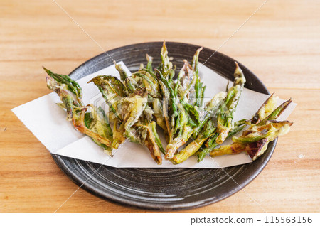 Japanese knotweed tempura Japanese knotweed tempura 115563156