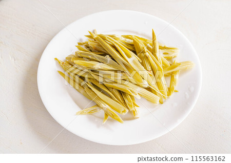 日本虎杖的準備與切割 115563162