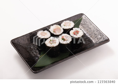 Yellowtail seaweed roll 115563840