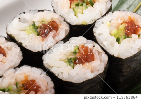 [Miyagi Prefecture] Mambo Maki (rolled sushi with salmon roe and cucumber) 115563864