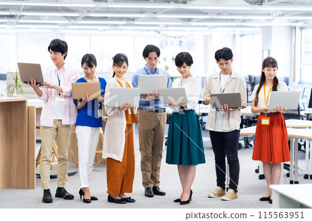 Engineer working in the office 115563951