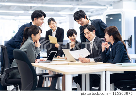 Business people working in the office Business people working in the office 115563975