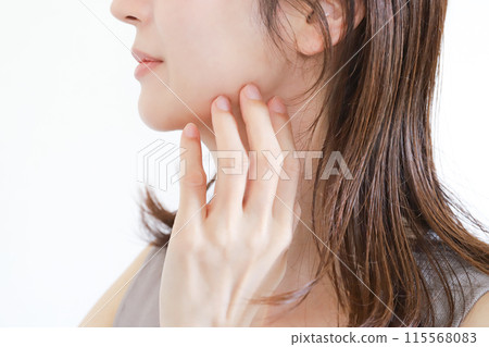 Woman's profile: bite alignment Woman's profile: bite alignment 115568083