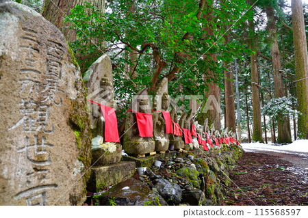 Jizo on the approach to Jikoji Temple (Niigata Prefecture) 115568597