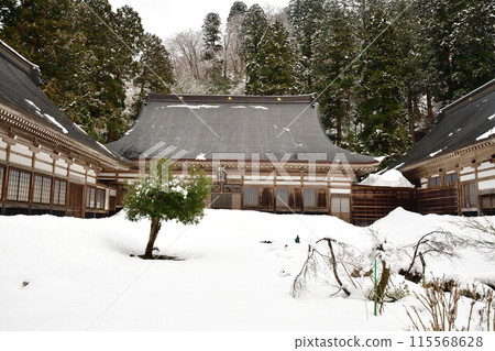 Jikoji Temple in winter (Niigata Prefecture) 115568628