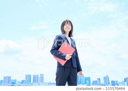 Outdoor portrait of young business woman 115570464