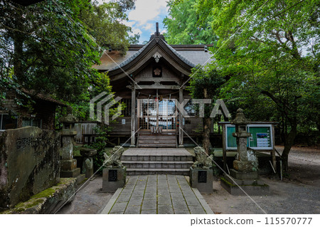 菅原神社（水龍天滿宮）位於宮崎縣蝦野市的稻田裡，有鳥居的神社 115570777