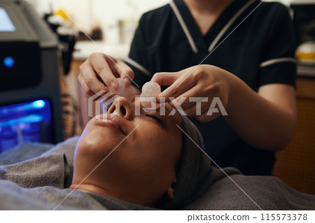 Massaging Face with Quartz Stones Massaging Face with Quartz Stones 115573378