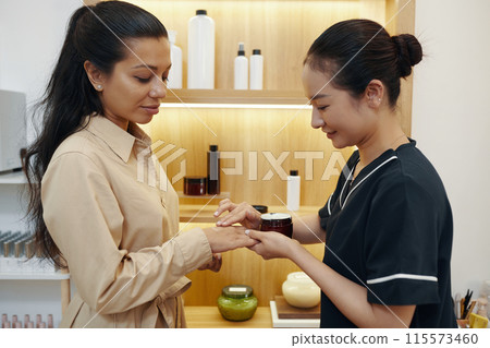 Beautician Applying Body Cream 115573460
