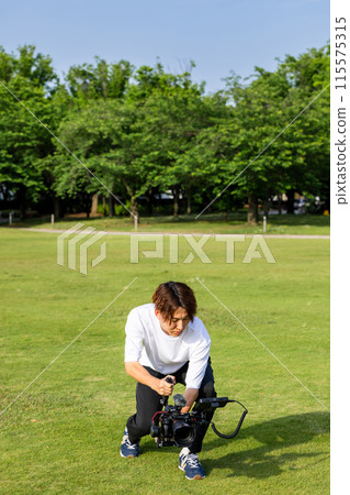 Video creators: Video shooting using gimbals 115575315