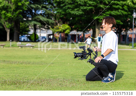 Video creators: Video shooting using gimbals Video creators: Video shooting using gimbals 115575318