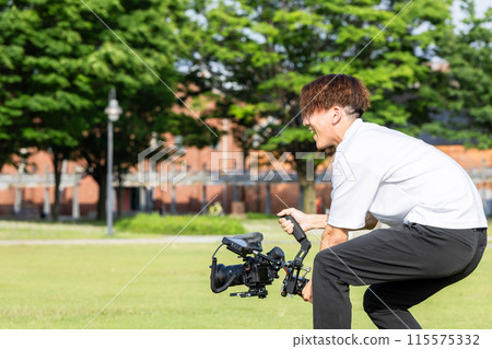 Video creators: Video shooting using gimbals Video creators: Video shooting using gimbals 115575332