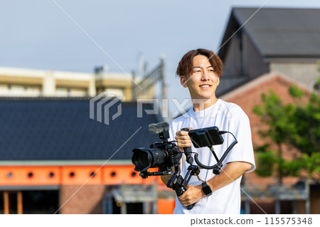 Video creators: Video shooting using gimbals Video creators: Video shooting using gimbals 115575348