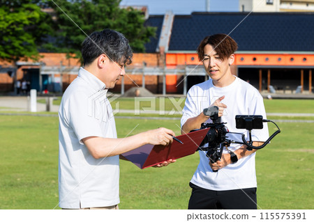 Video creators: Video shooting using gimbals Video creators: Video shooting using gimbals 115575391
