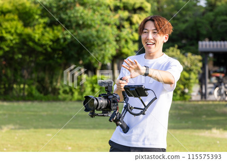 Video creators: Video shooting using gimbals Video creators: Video shooting using gimbals 115575393