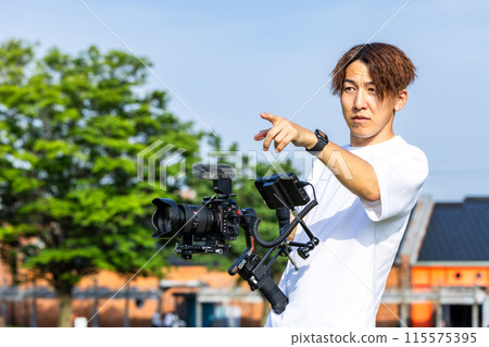 Video creators: Video shooting using gimbals Video creators: Video shooting using gimbals 115575395