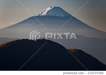 從金風山/高見岩看到的早晨富士山 115575560