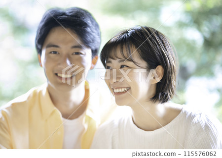 Young couple 115576062