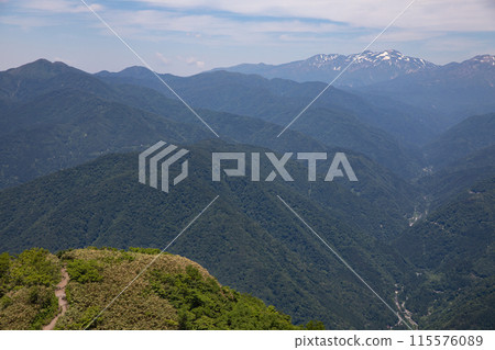 [Ono City, Fukui Prefecture, June] Mt. Arashiyama. View from the Mochigabe area of Mt. Arashiyama. The Hakusan mountain range is in the far right. 115576089