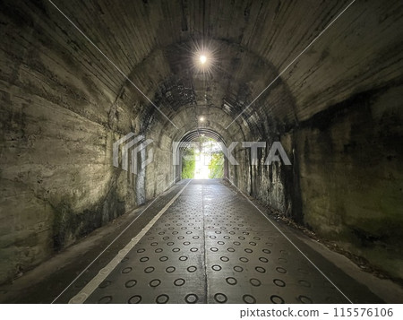 Sasuke Tunnel, an old tunnel in Kamakura Sasuke Tunnel, an old tunnel in Kamakura 115576106