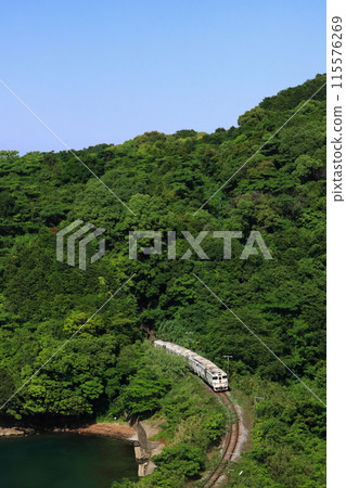 木波40系列「二星4047」在舊長崎本線悠閒地行駛,景色壯觀_2024年5月19日拍攝 木波40系列「二星4047」在舊長崎本線悠閒地行駛,景色壯觀_2024年5月19日拍攝 115576269