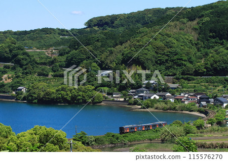 The new YC1 series diesel railcar runs leisurely on the old Nagasaki Main Line with a spectacular view_Photo taken on May 19, 2024 115576270