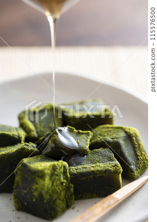 Matcha Warabi Mochi 115576500