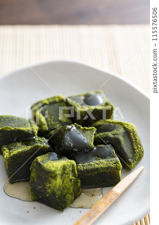 Matcha Warabi Mochi 115576506