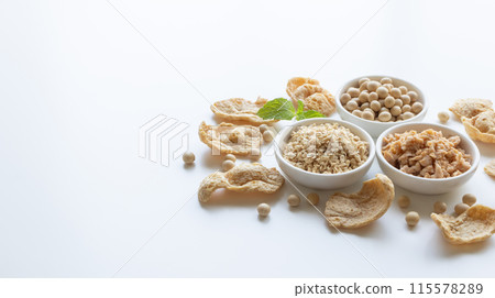 大豆肉植物肉白色背景 115578289