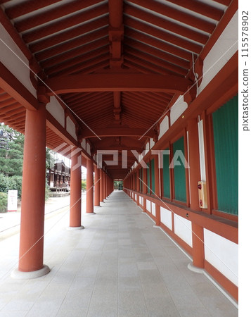The corridor of Yakushiji Temple, the head temple of the Hosso sect of Buddhism in Nishinokyo-cho, Nara City, Nara Prefecture The corridor of Yakushiji Temple, the head temple of the Hosso sect of Buddhism in Nishinokyo-cho, Nara City, Nara Prefecture 115578902