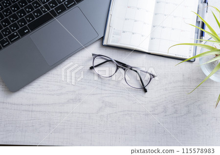 Laptop, schedule book and glasses 115578983