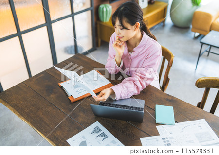 Zaitaku worker woman 115579331