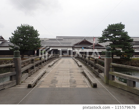 松江城建於江戶時代，位於島根縣松江市，是現存12座天守閣之一，被指定為國寶。 115579676