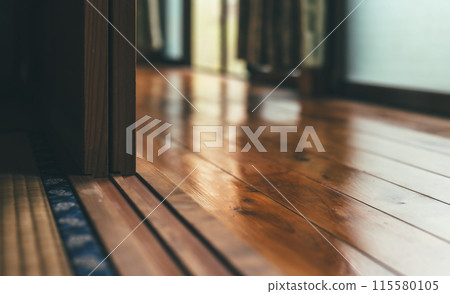 Old houses 115580105