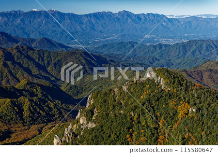 Takami-iwa and Southern Alps mountain range seen from Mt. Kinmine and Dainichi 115580647