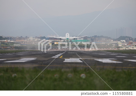 wide-body airliner 115580881