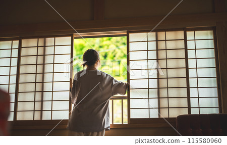 日式女性 115580960