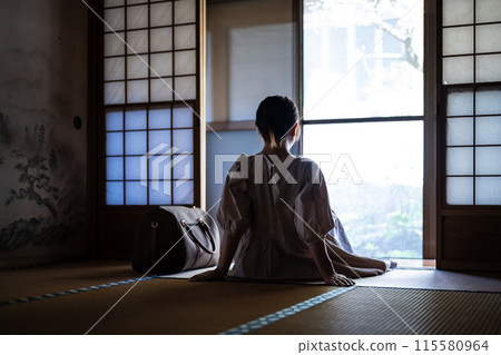 Living in the countryside: Lifestyle image cut series 115580964