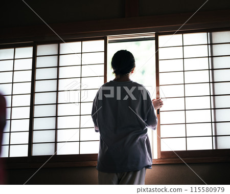 日式女性 115580979