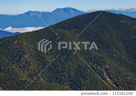 Mount Ogawa and Mount Asama seen from the ridgeline of Mount Kinpu in Okuchichibu 115581298