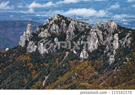 Mt. Ulsan seen from the Jinfeng Mountain Pass Line 115581578