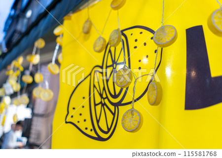 東京懷舊的谷中銀座商店街的風景 東京懷舊的谷中銀座商店街的風景 115581768
