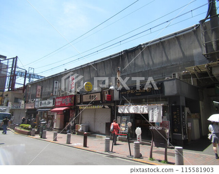 Near the underpass of Nishi-Nippori Station 115581903