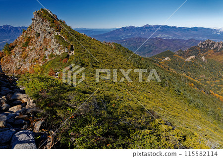 從金風山山脊線看到的水垣山和八嶽山的秋色 115582114
