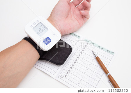 Normal blood pressure (blood pressure monitor and blood pressure diary) Normal blood pressure (blood pressure monitor and blood pressure diary) 115582250