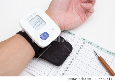 High blood pressure image (blood pressure monitor and blood pressure notebook) 115582314