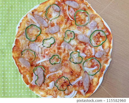 Delicious looking pizza photo Delicious looking pizza photo 115582960