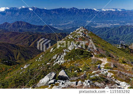 Autumnal view of the Kinpu ridge and the Southern Alps 115583292