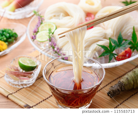 Eat chilled somen noodles by dipping them in sauce 115583713